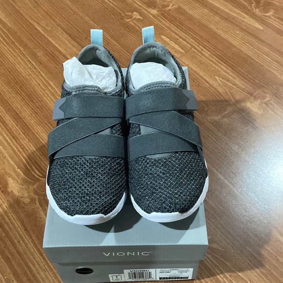 Vionic Women’s Shoes (Aimmy), Size 6 - Picture 1 of 2